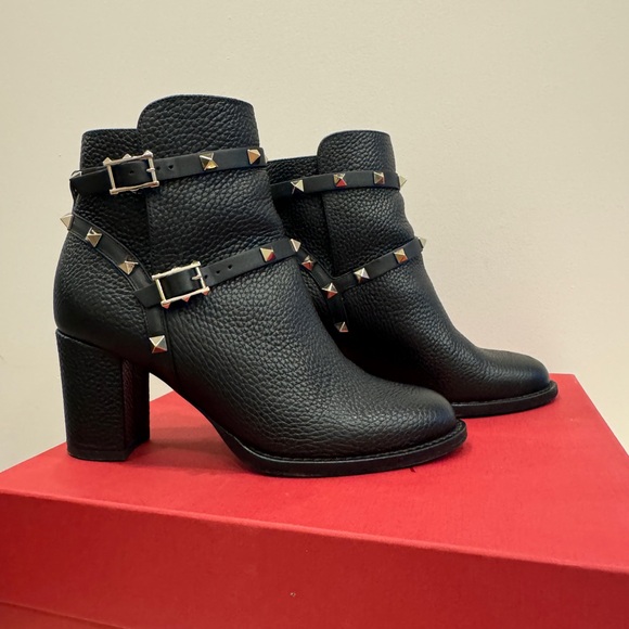 Valentino rockstud leather booties - almost new - Picture 3 of 9